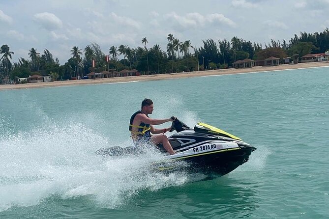 30 Minute Jet Ski Ride along Isla Verde Beach - Who will enjoy this most