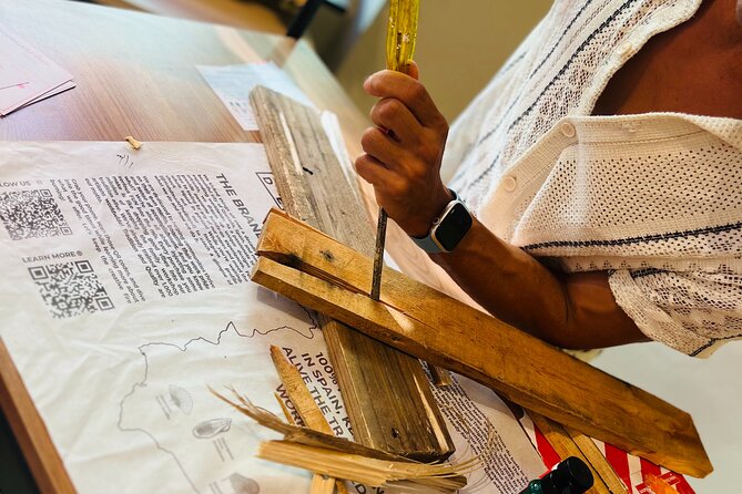Caribbean Driftwood Making in San Juan - Who will enjoy this activity most?
