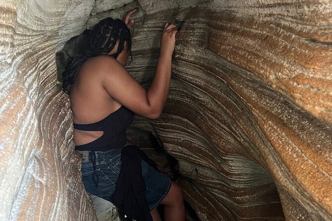 Explore Cueva del Indio + La Poza del Obispo Beach - La Poza del Obispo and its protected swimming area