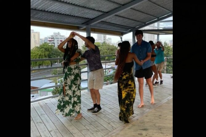 Learn Salsa in San Juan - Vivid beginner lesson - Why the small group matters