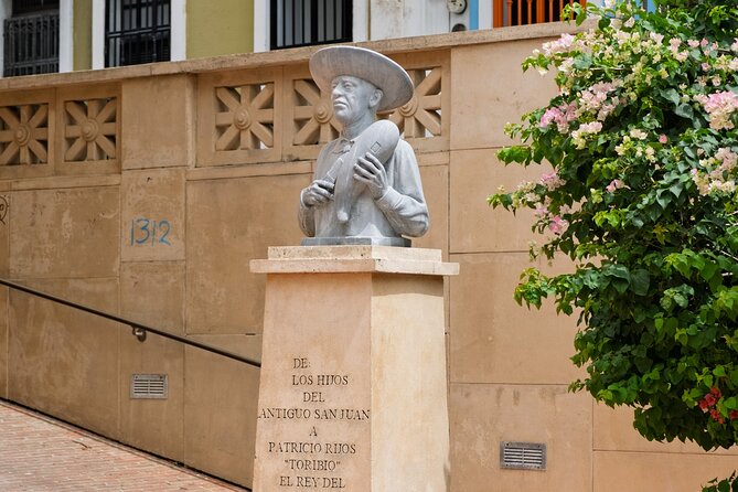 Old San Juan History and Culture Walking Tour - Plaza Colón gives you the city’s opening chapter