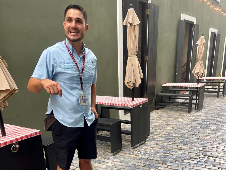 Old San Juan: San Cristobal Castle and Old Town Walking Tour - Guides who make the history easier to follow