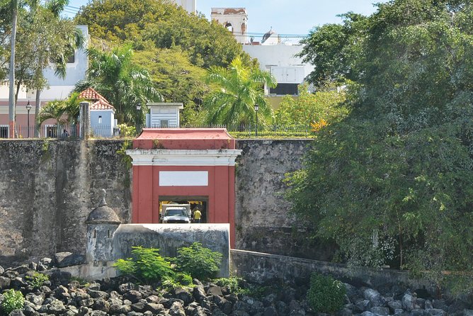 Old San Juan Walking Tour - Plaza de Armas and La Muralla