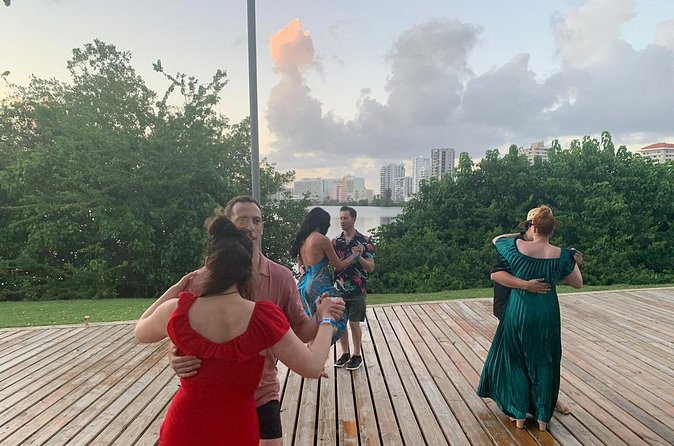 Outdoor Salsa Class Experience in San Juan - Music, humor, and the instructors