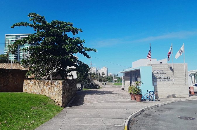 Outdoor Salsa Class Experience in San Juan - Dancing alone, as a couple, or with family