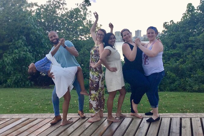 Outdoor Salsa Class Experience in San Juan - Group size and the feel of the lesson