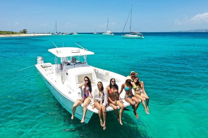 Private Snorkel and Cruise Experience in Ceiba - Captain Juan and First Mate Carlos