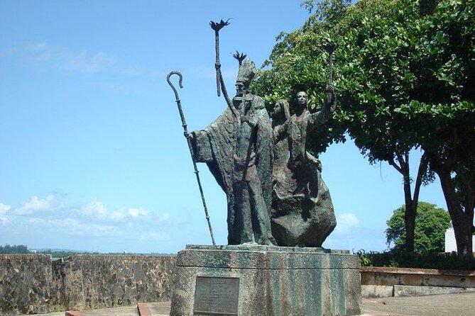 Private Walking Tour of Old San Juan, including forts - Quinto Centenario Plaza and the Tótem Telúrico