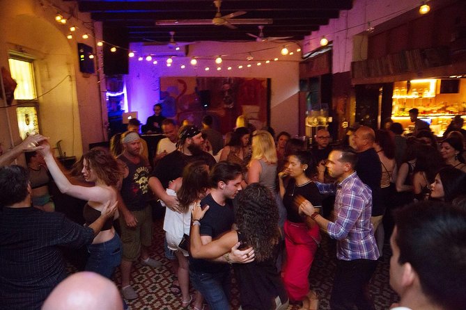 Puerto Rican Salsa Class and Night Out in San Juan, Puerto Rico - The first hour: basic salsa without pressure