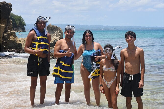 Puerto Rico: Cueva del Indio, Waterfalls & Beach Tour - Gozalandia Falls: forest scenery and a paid food stop