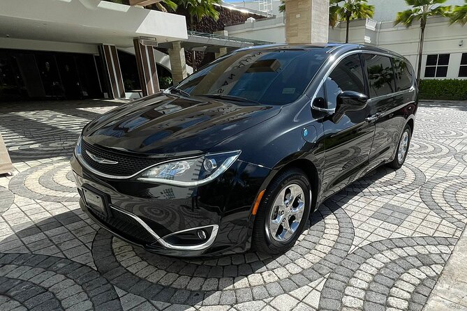 Puerto Rico Island Wide Transfer, Chrysler Minivan, Select Zone - Finding your driver at San Juan Airport
