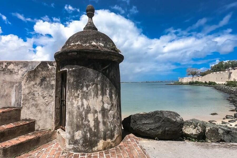 San Juan: Walking Tour with Expert Guide - Plaza del Quinto Centenario and Old San Juan’s colors