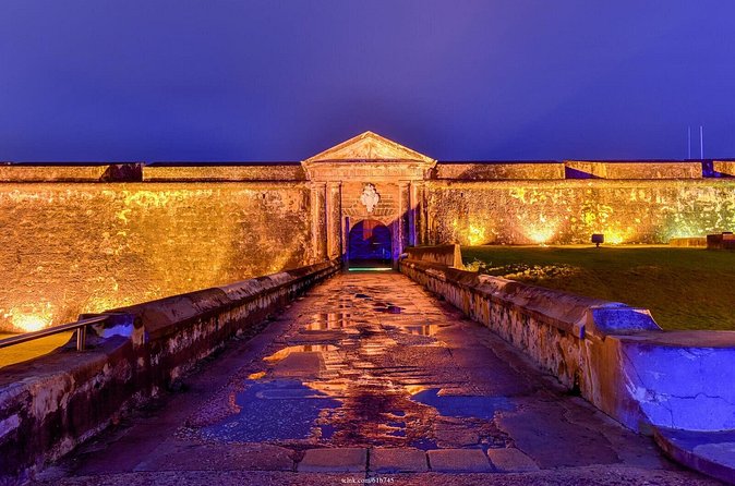 The Ghosts of San Juan: Private 2.5-hour Spooky Evening Tour - Teatro Tapia’s actress and the old streets