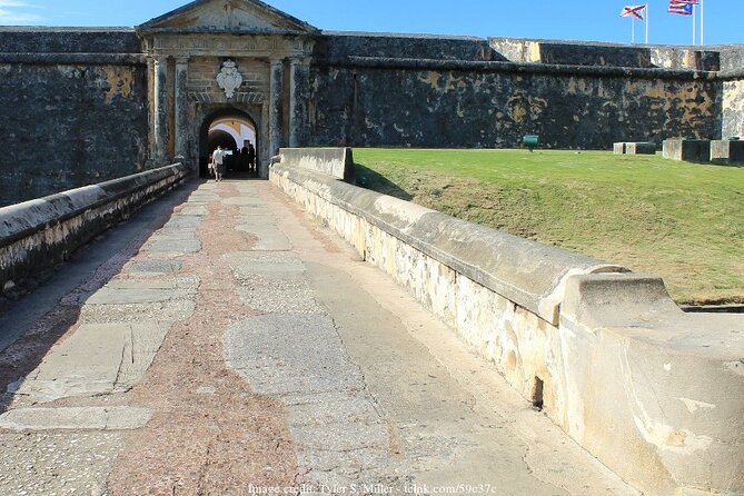 The Ghosts of San Juan: Private 2.5-hour Spooky Evening Tour - Ghost tour or Old San Juan history walk?