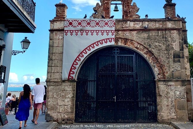 The Ghosts of San Juan: Private 2.5-hour Spooky Evening Tour - La Fortaleza and the governor’s mansion