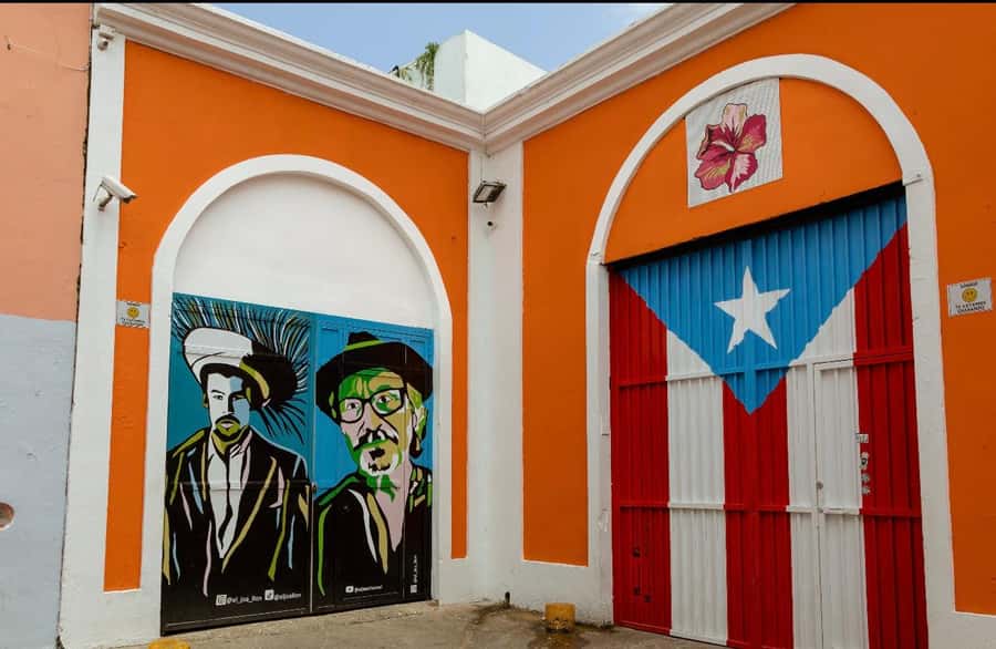 Tour de Viejo San Juan en Español - Cobblestones, bright buildings, and the city’s character