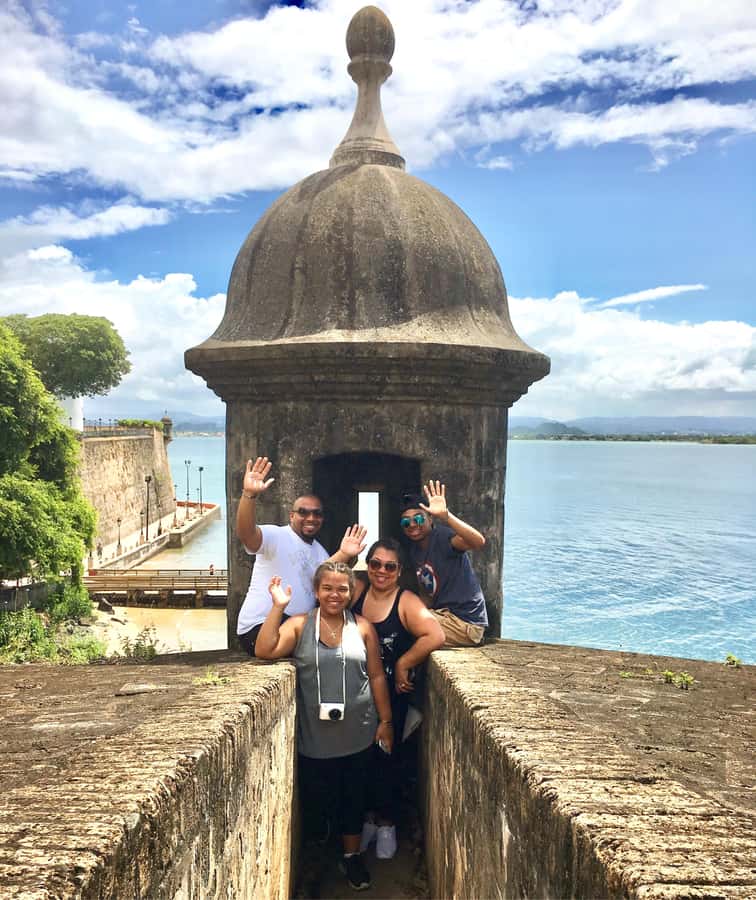 Tour de Viejo San Juan en Español - Starting at Plaza Colon with a clear sense of place